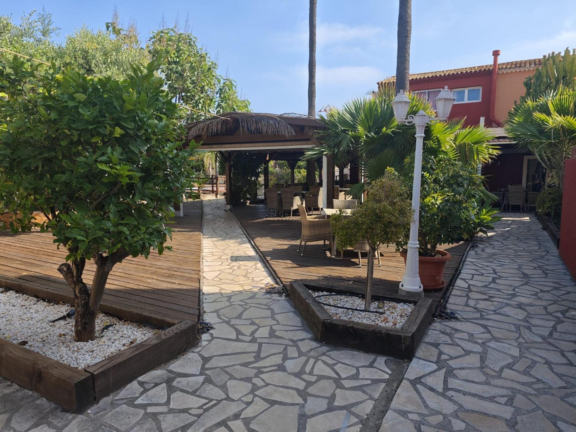 Alojamiento Cafe Soles دينايا المظهر الخارجي الصورة